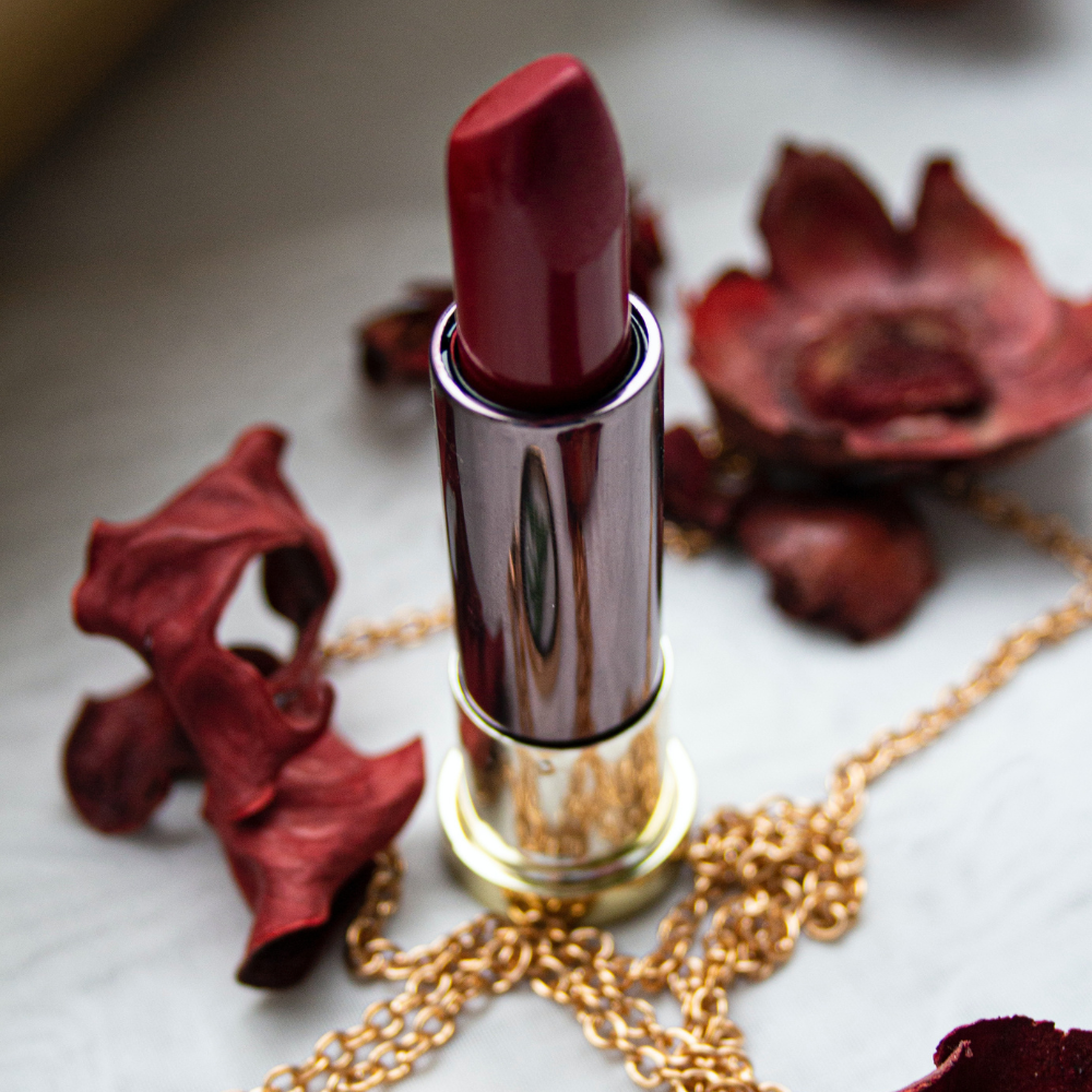 autumn lipstick for dark hair