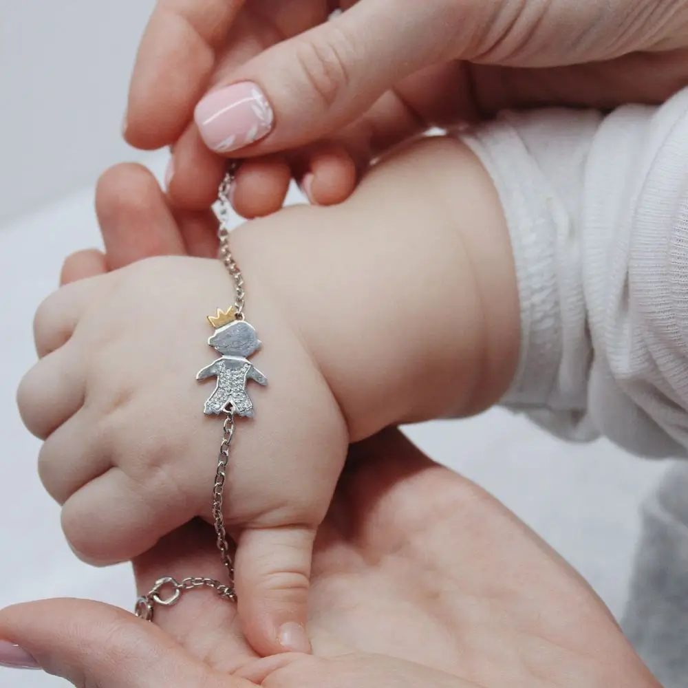How to Choose the best King Cake Baby Necklace?