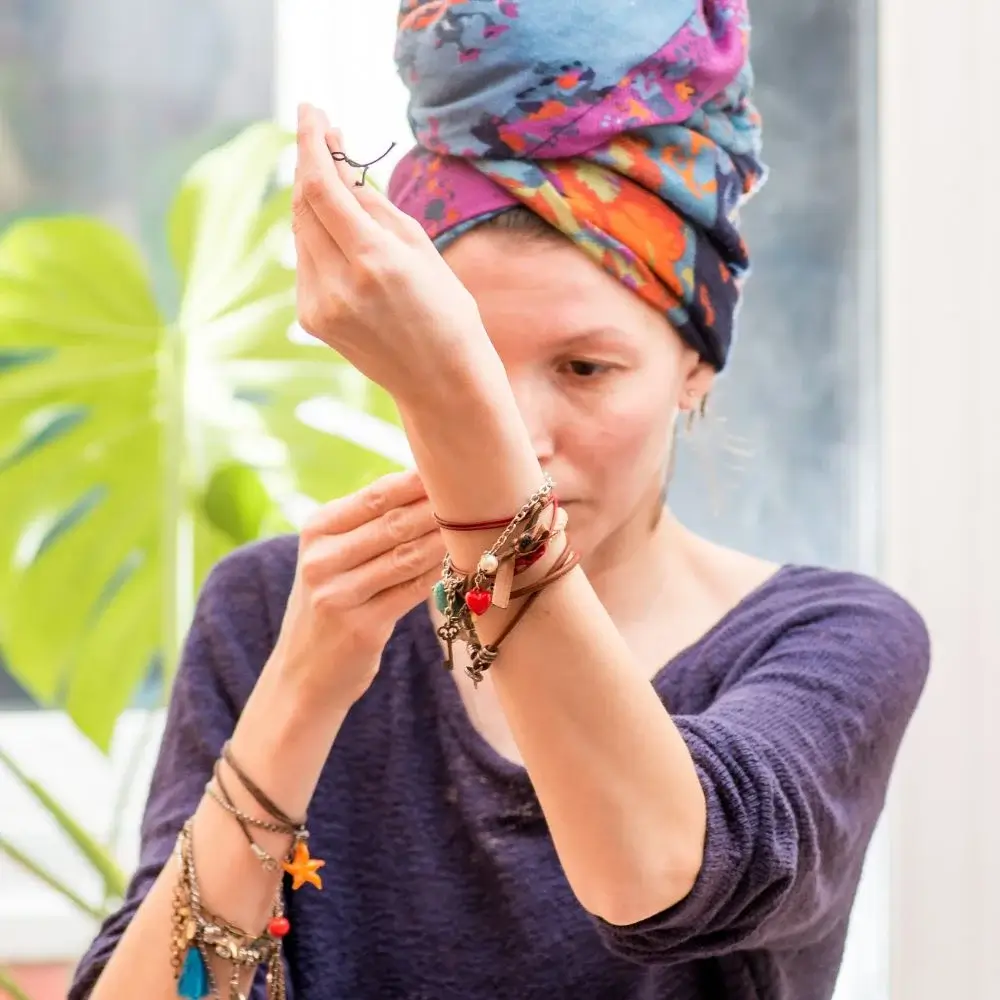 What are the benefits of wearing a Carnelian Crystal Bracelet?