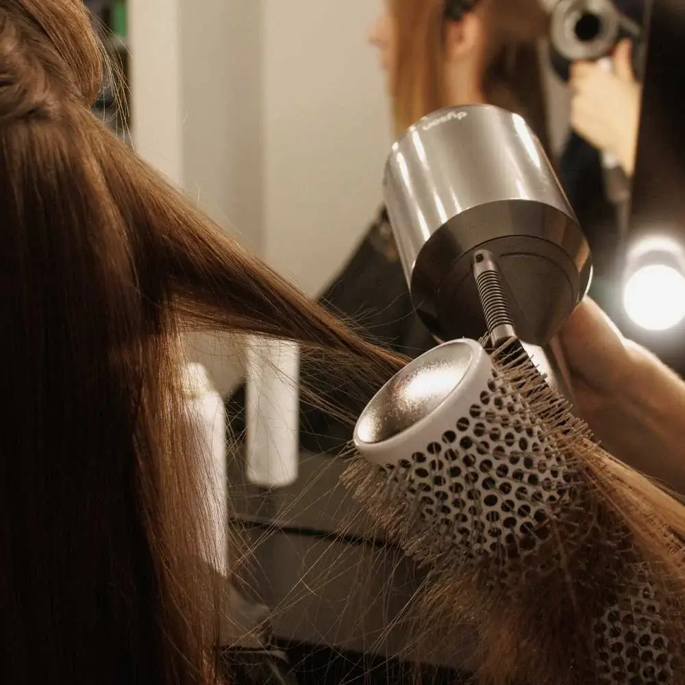 Gentle bristles of the ideal curling brush for fine hair