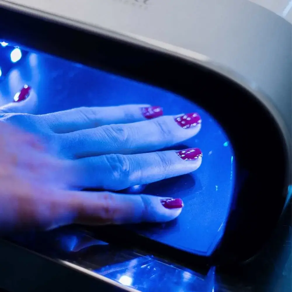 High-tech nail dryer optimized for regular polish