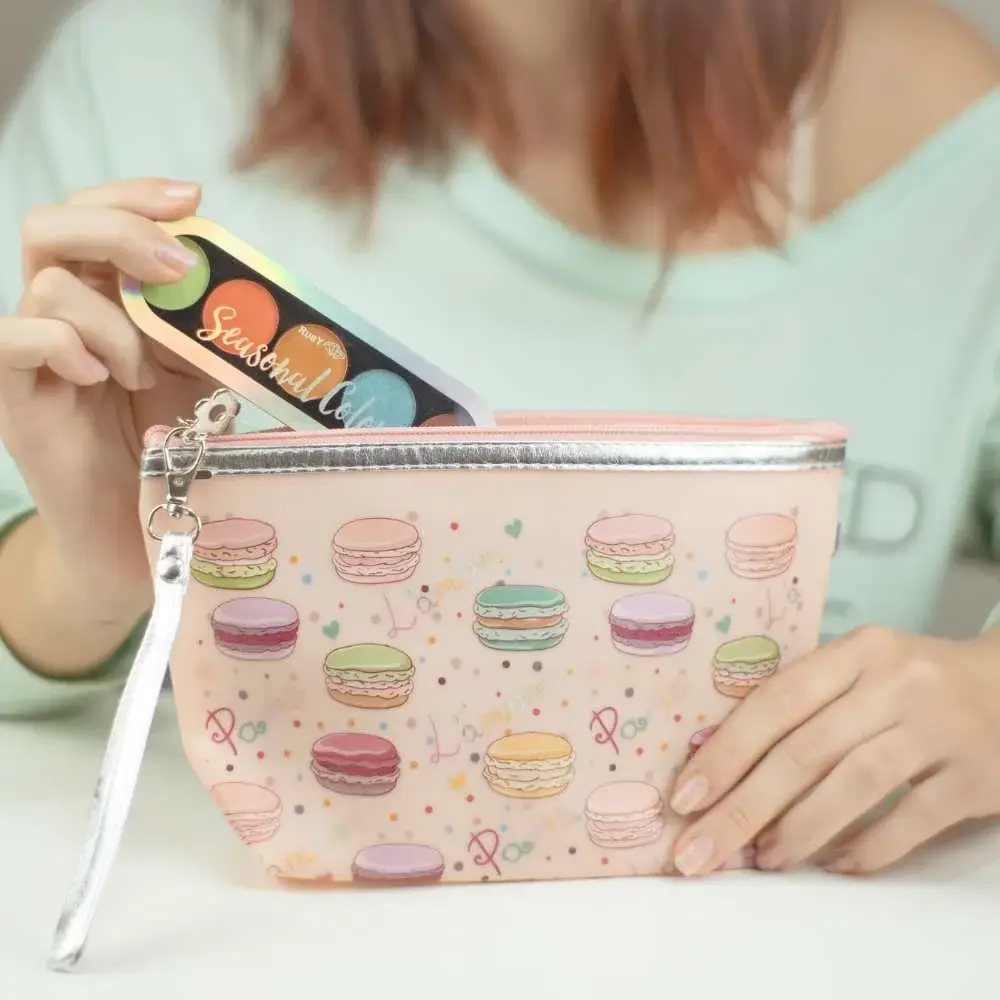 Trendy makeup bag for a flawless look