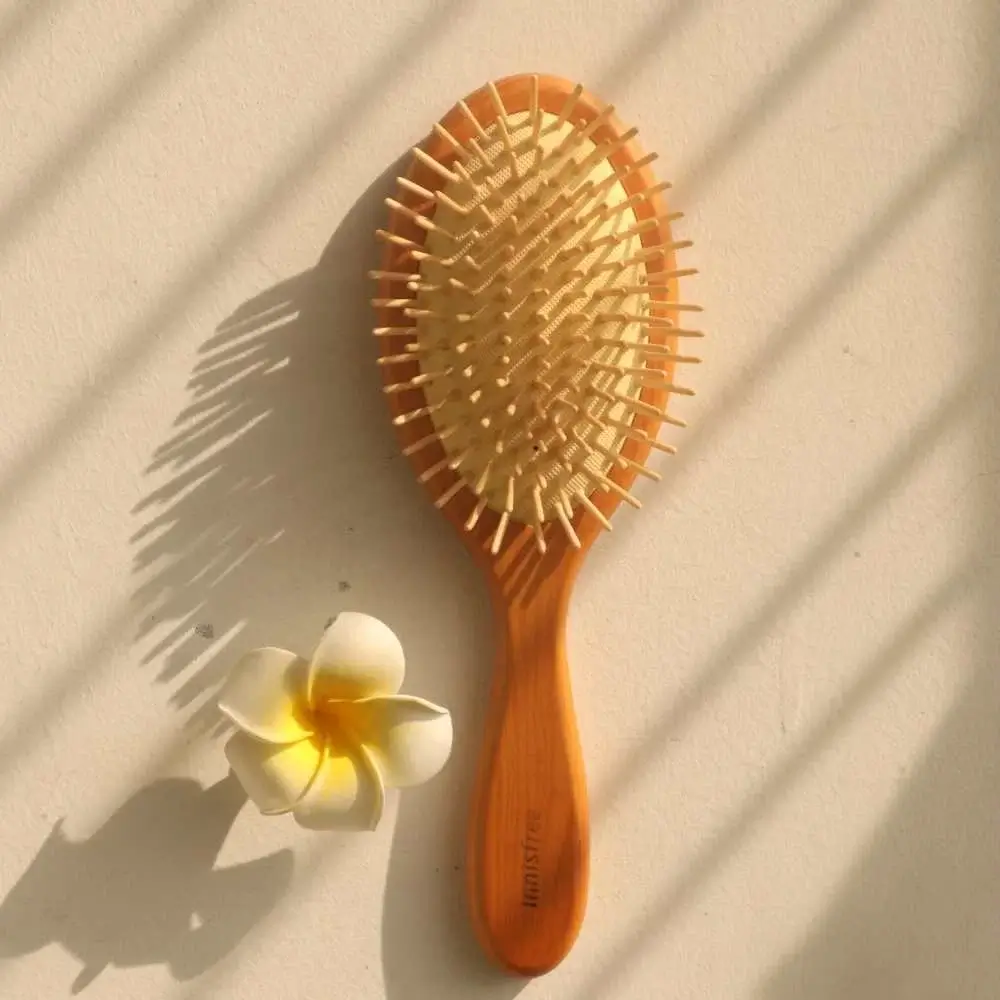 High-quality detangling brush