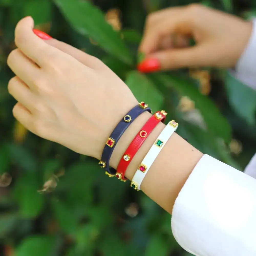 What does red and black bracelet mean?