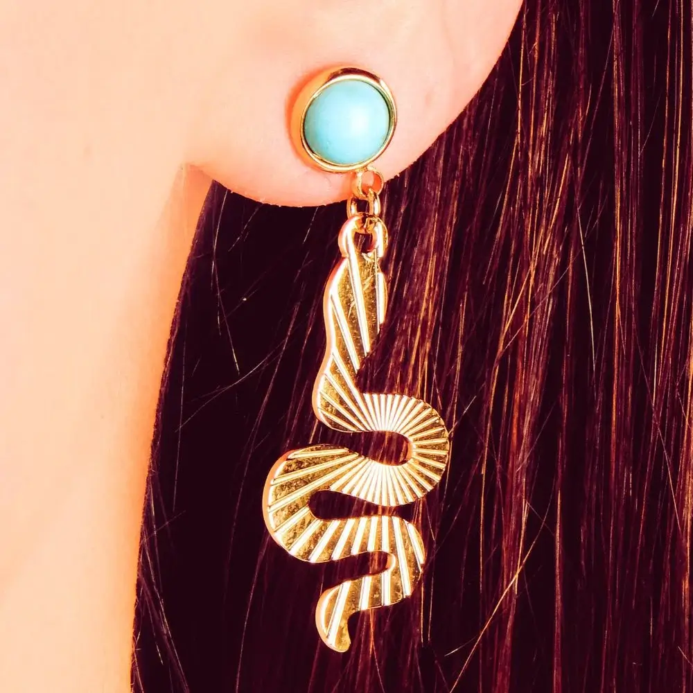 How do twist earings work?
