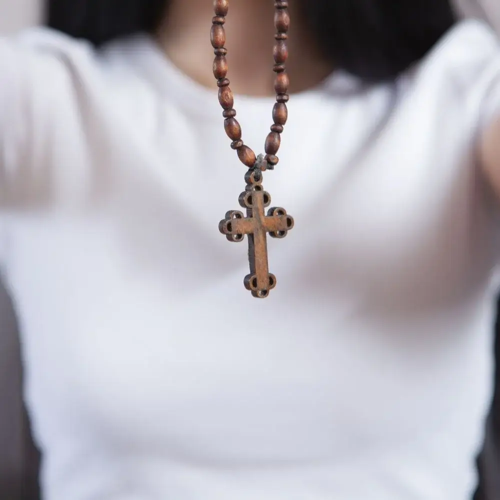 What is a faith over fear necklace meaning?