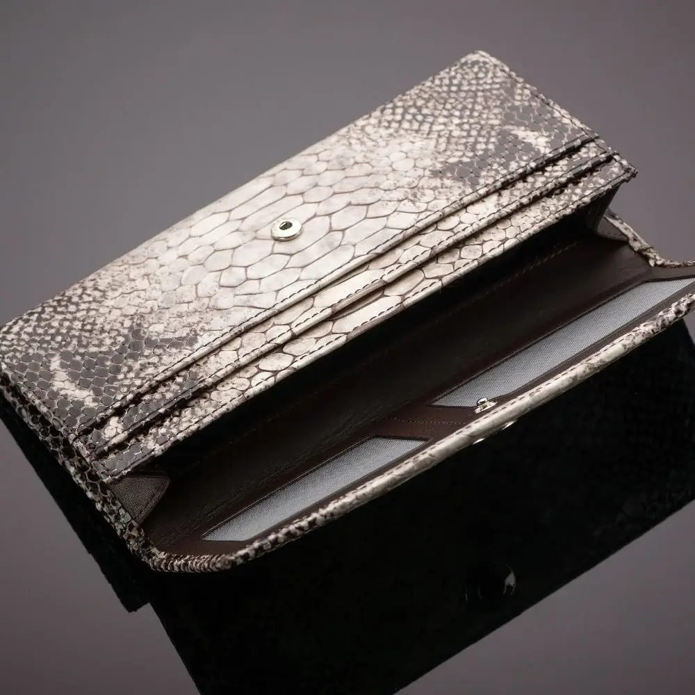How can I tell if my snakeskin wallet is fake?