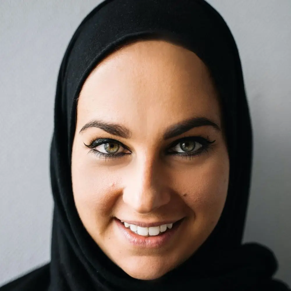 woman wearing a black eyeliner