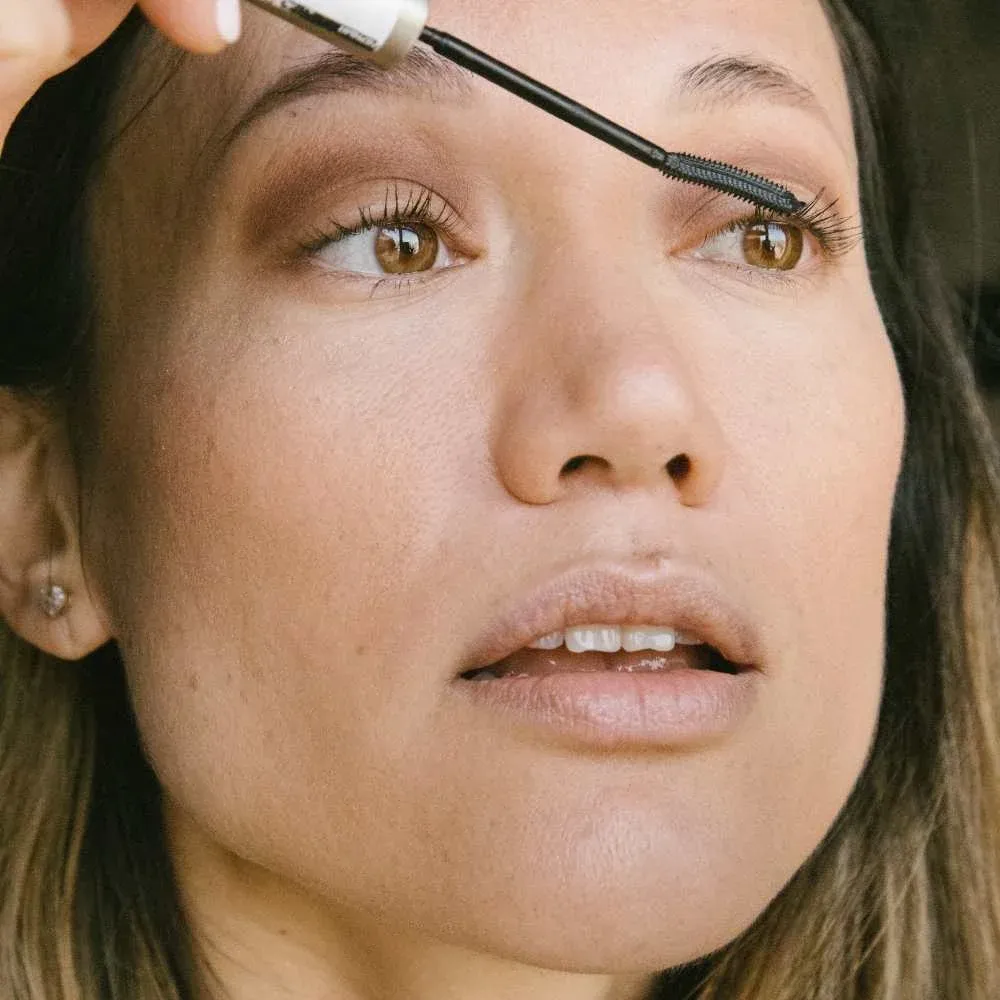 Natural-looking lashes with clear mascara