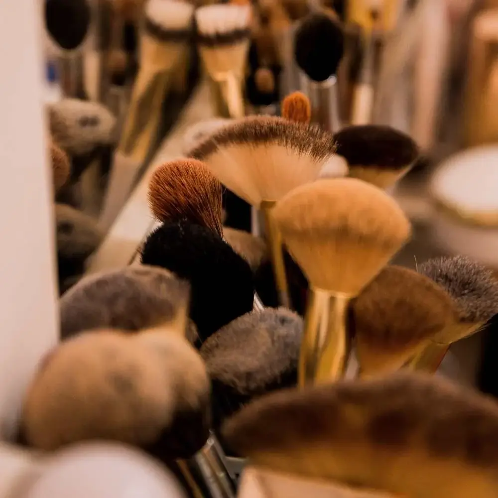 brown makeup brush