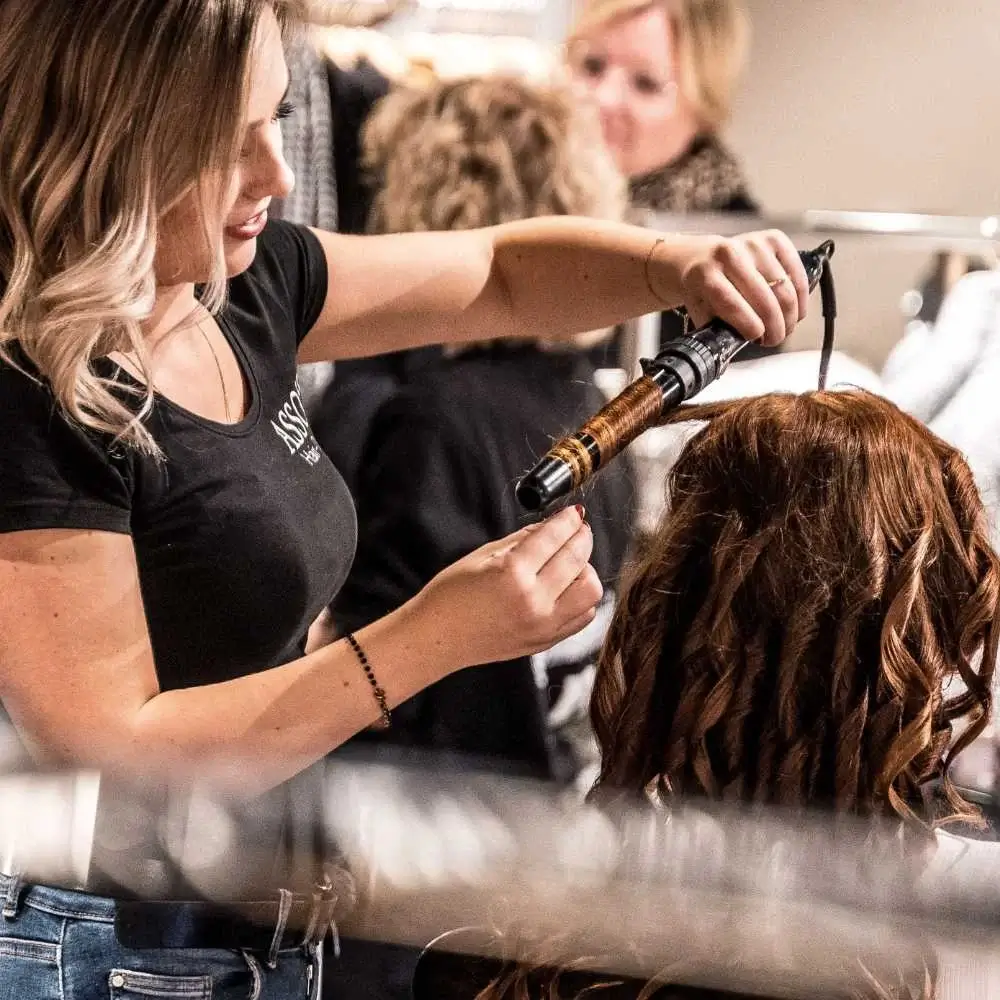 Heat-protected fine hair being curled with the best curling iron