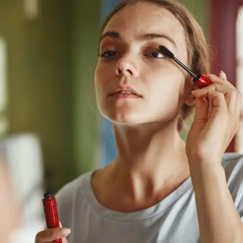 using mascara red tube