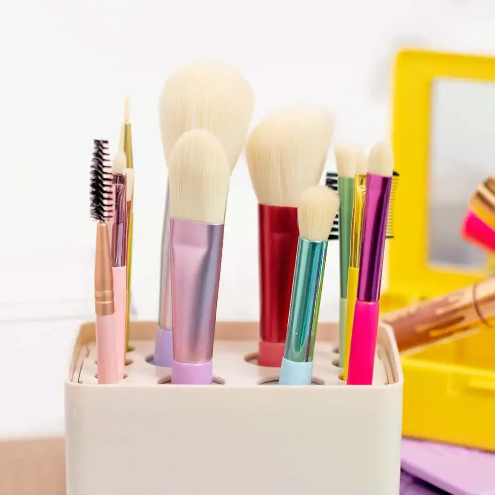 clean makeup brushes