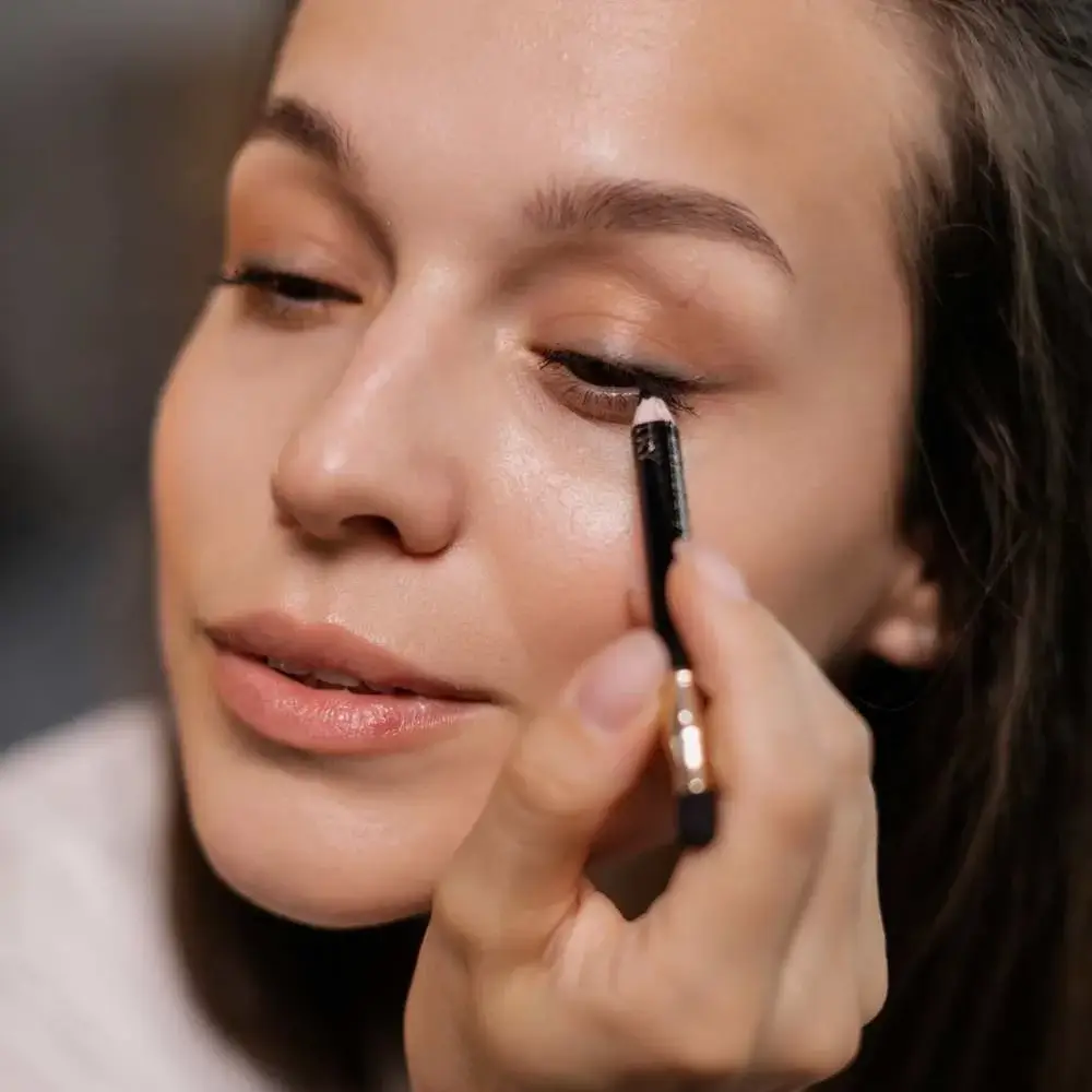 Creamy, long-lasting eyeliner perfect for the waterline