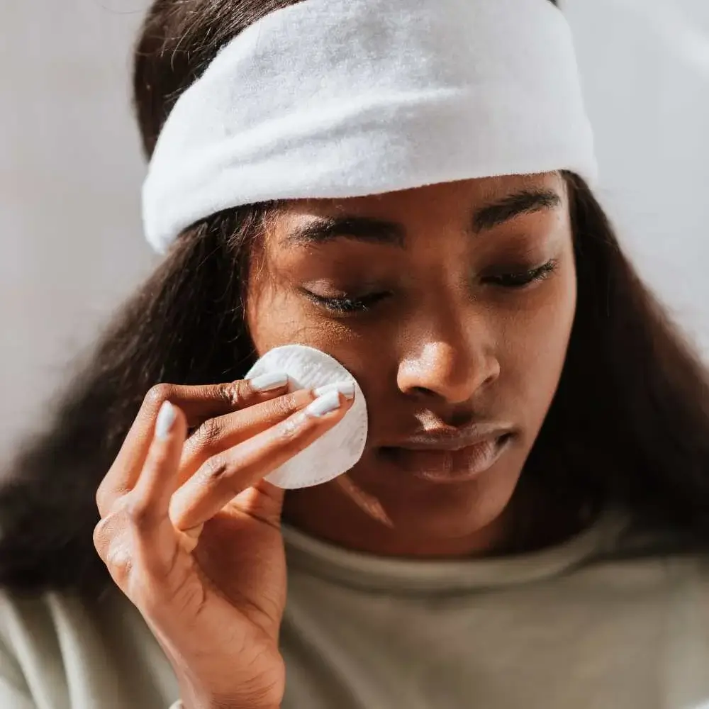 Applying top-rated toner to maintain a balanced, sensitive skin