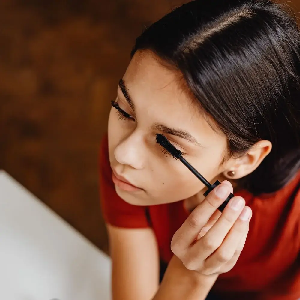 Does Layer Different Types of Mascaras to Achieve the Desired Effect On Straight Lashes?
