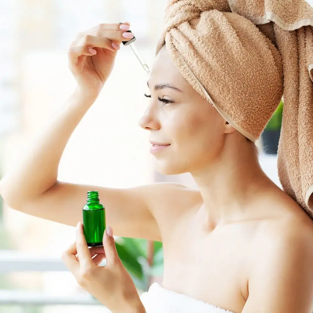 What is the benefit of oil in face?