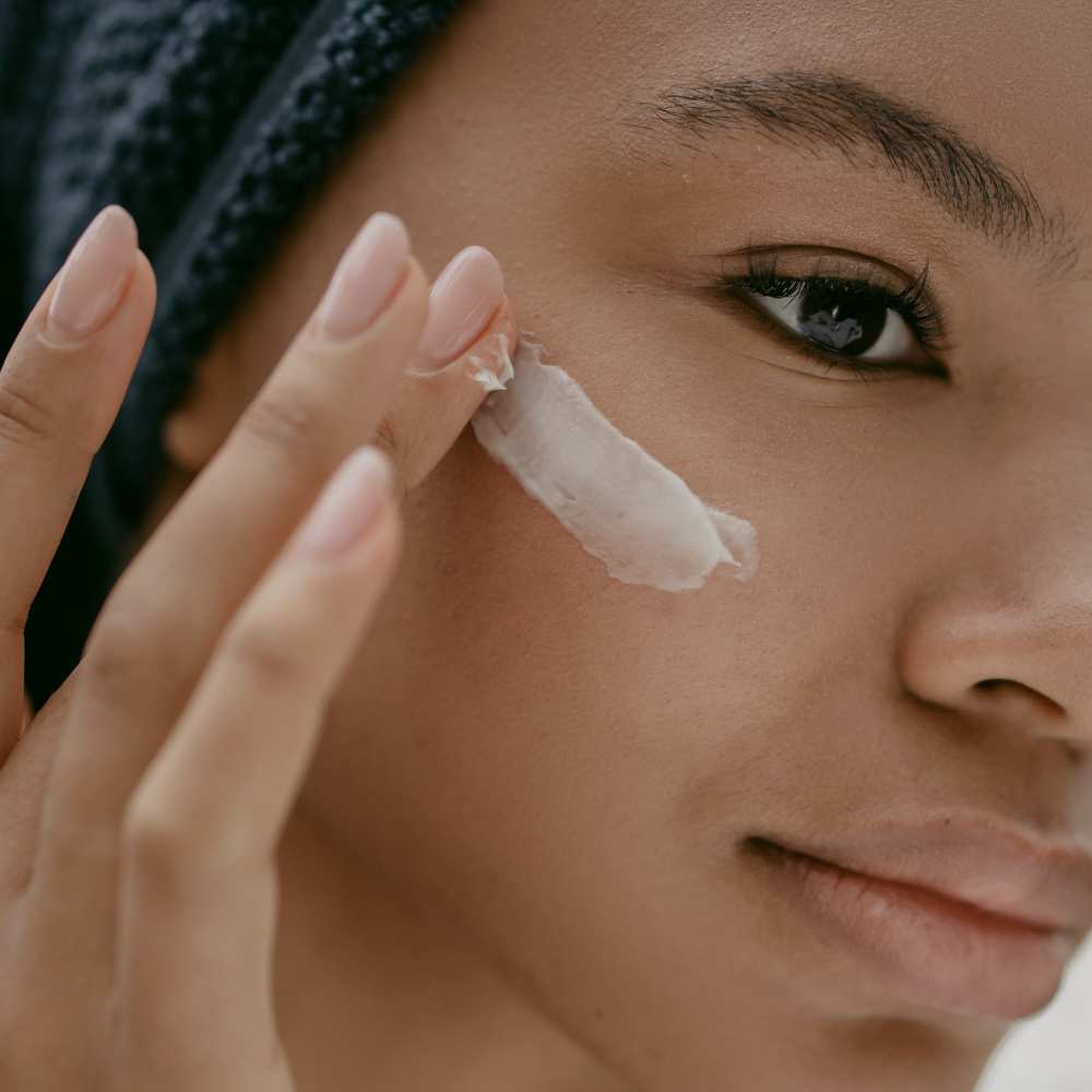 Step-by-step application of the best acne night cream