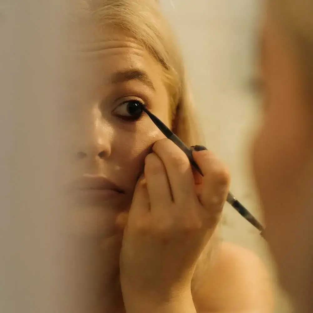 Water-activated eyeliner