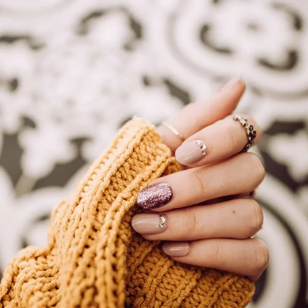 Hand with nude nails 