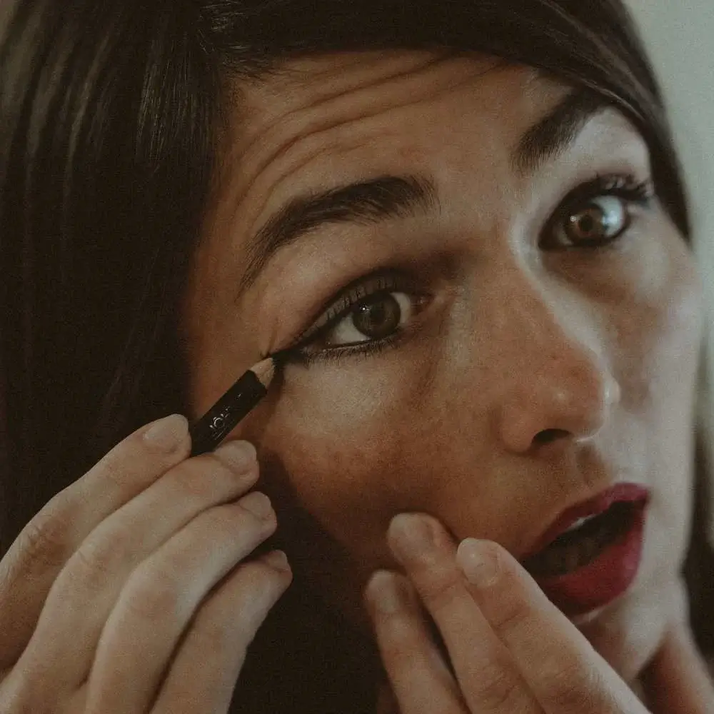 applying eyeliner