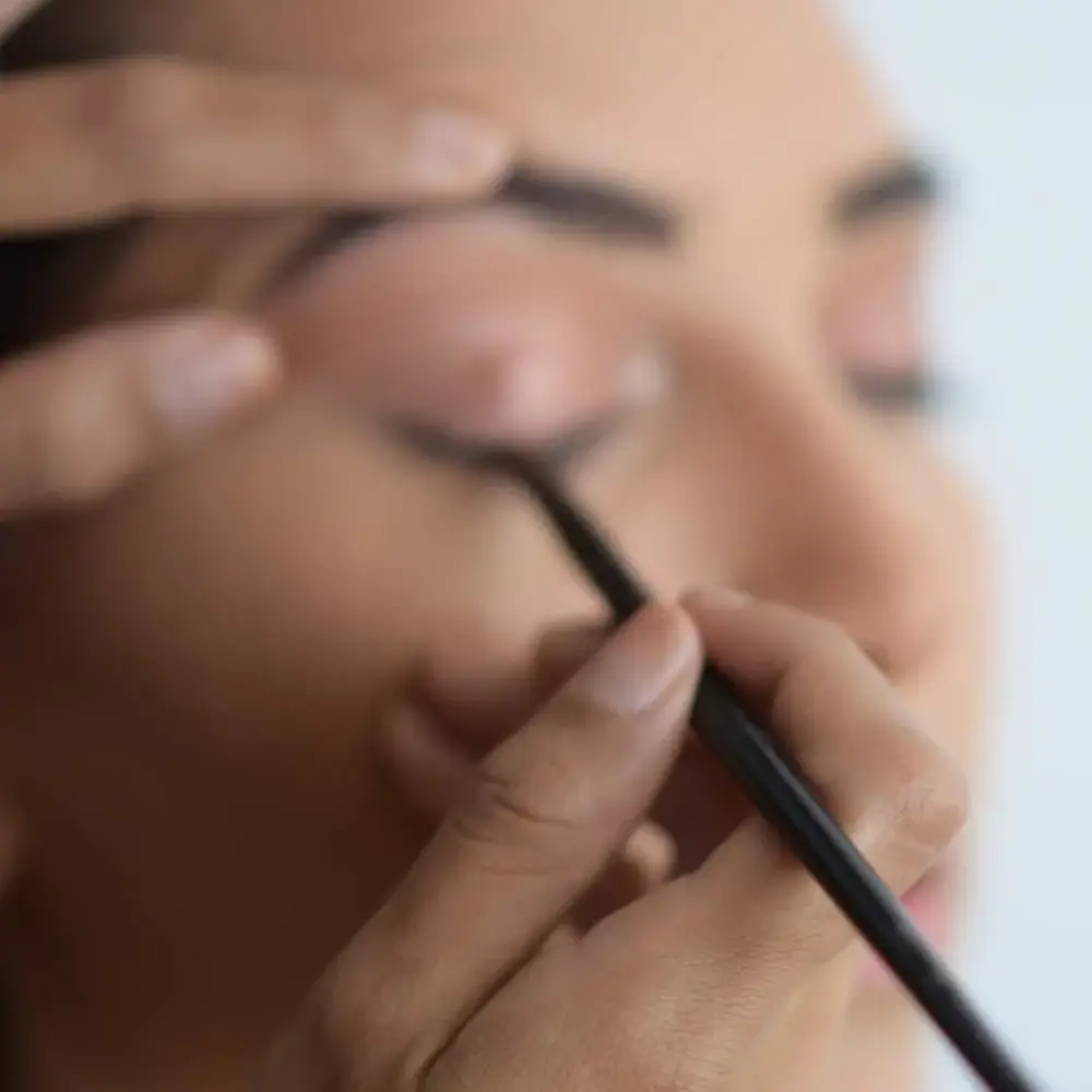  application of water-activated eyeliner