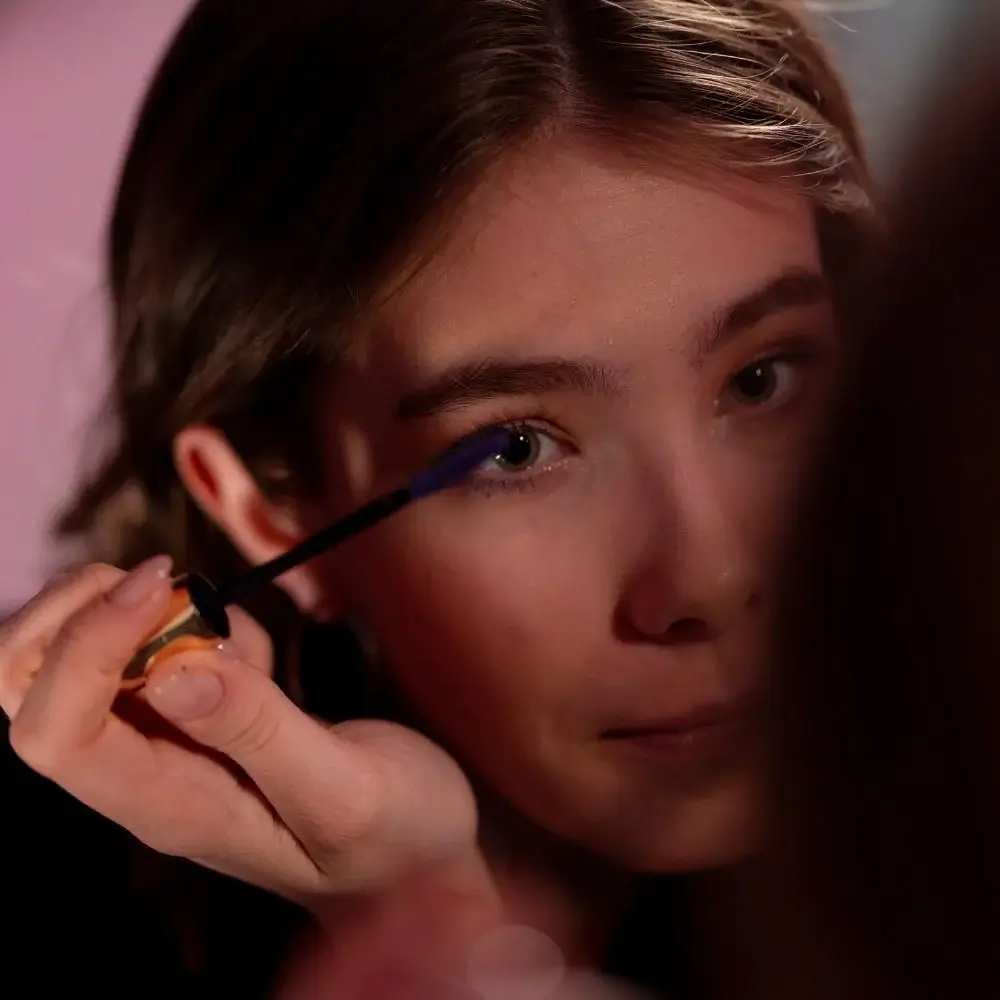 How to do mascara for asian lashes?