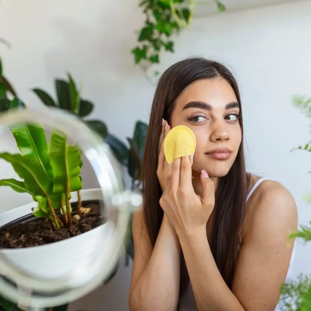 How do you make homemade face Moisturiser?