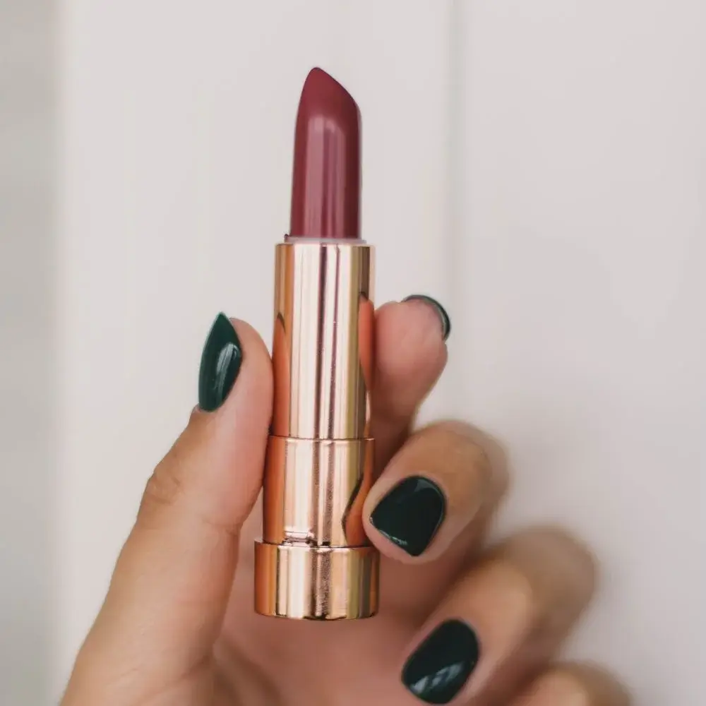 How to Choose the perfect Lipstick for Older Women?