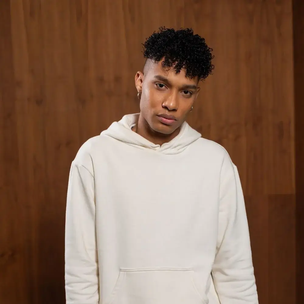 What ingredients should I avoid in shampoo for curly hair men?