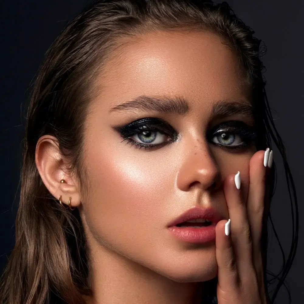What ingredients Make a Lipstick Moisturizing?