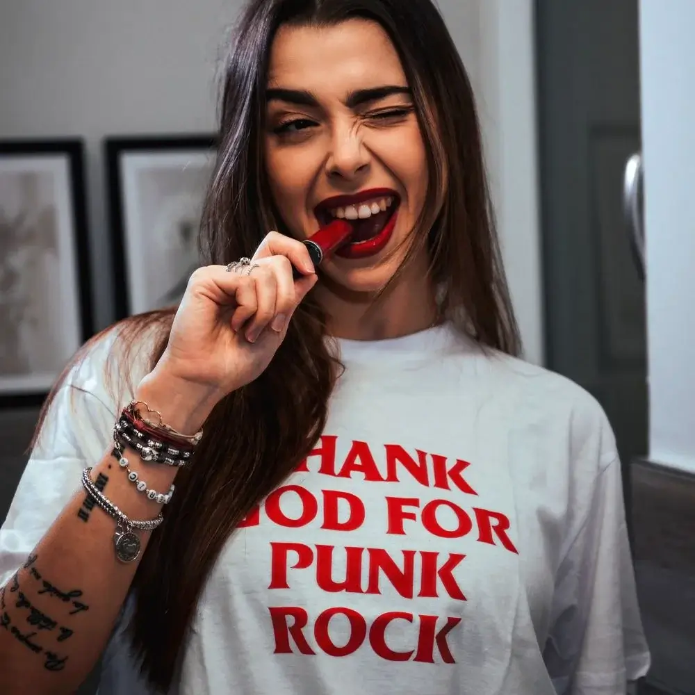 How do I Make a Lead-Free Lipstick Drugstore at home?