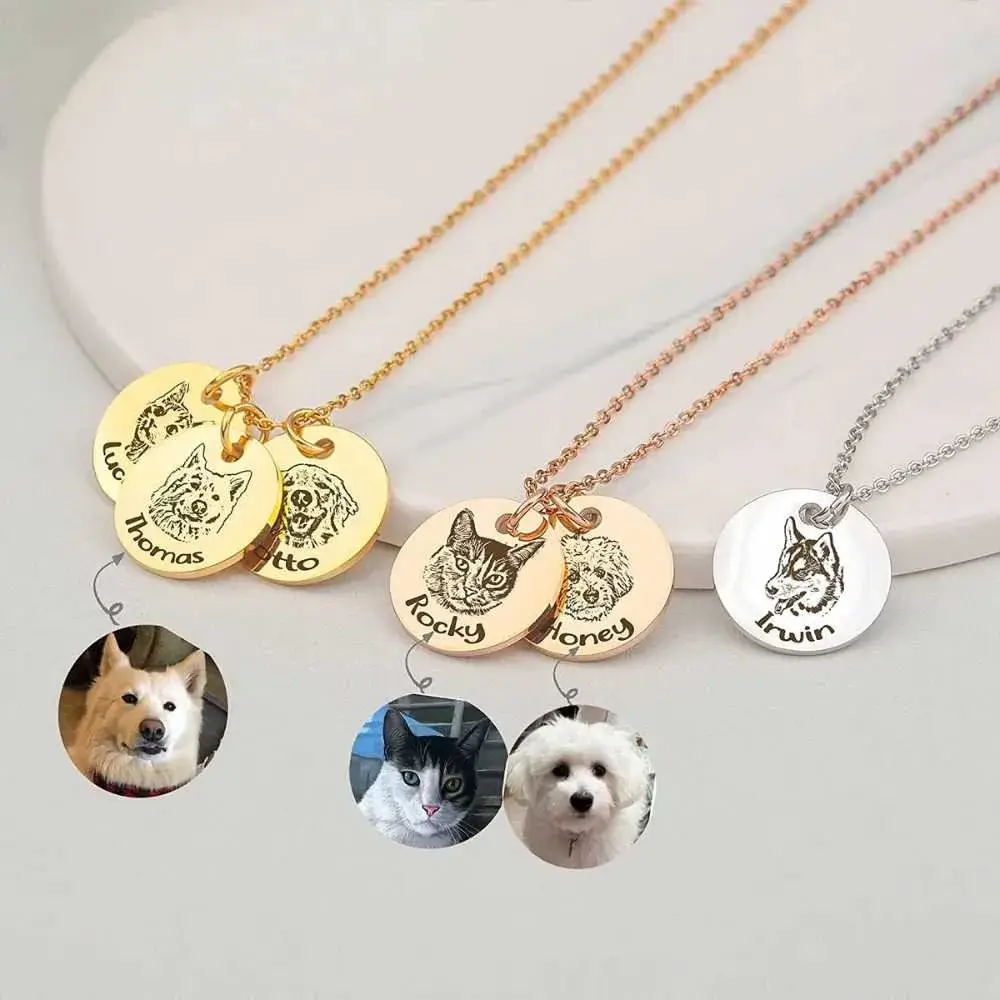 portrait necklaces of dogs and cat