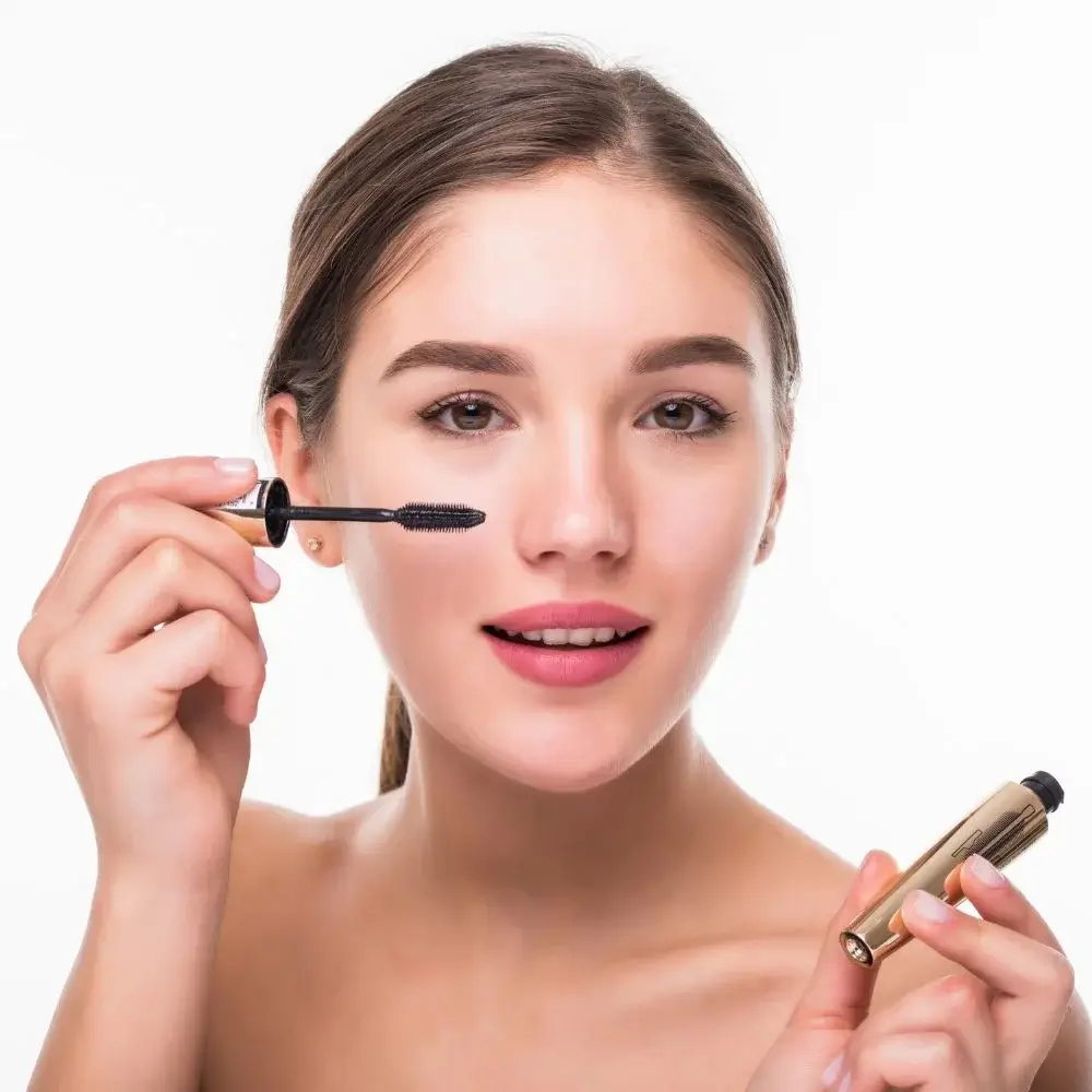 How do you apply eyeshadow primer correctly?