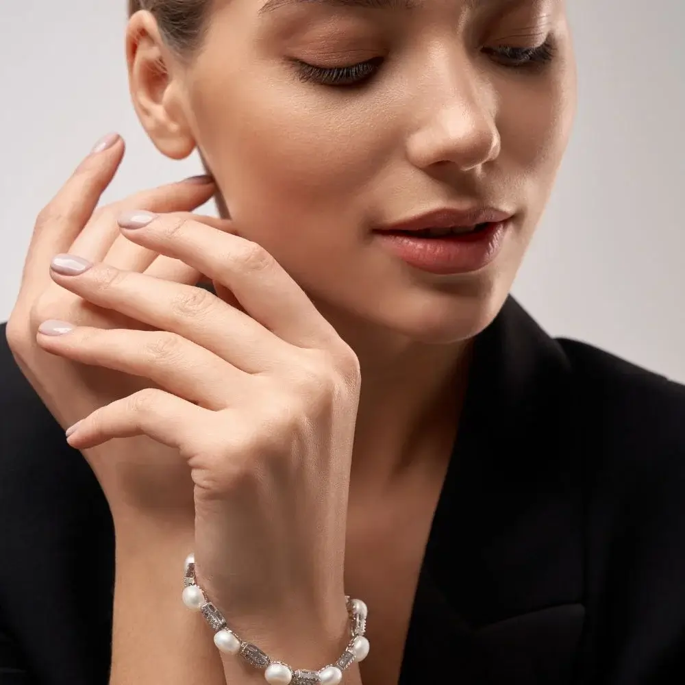 How should one wear a Pixiu bracelet for maximum benefits?
