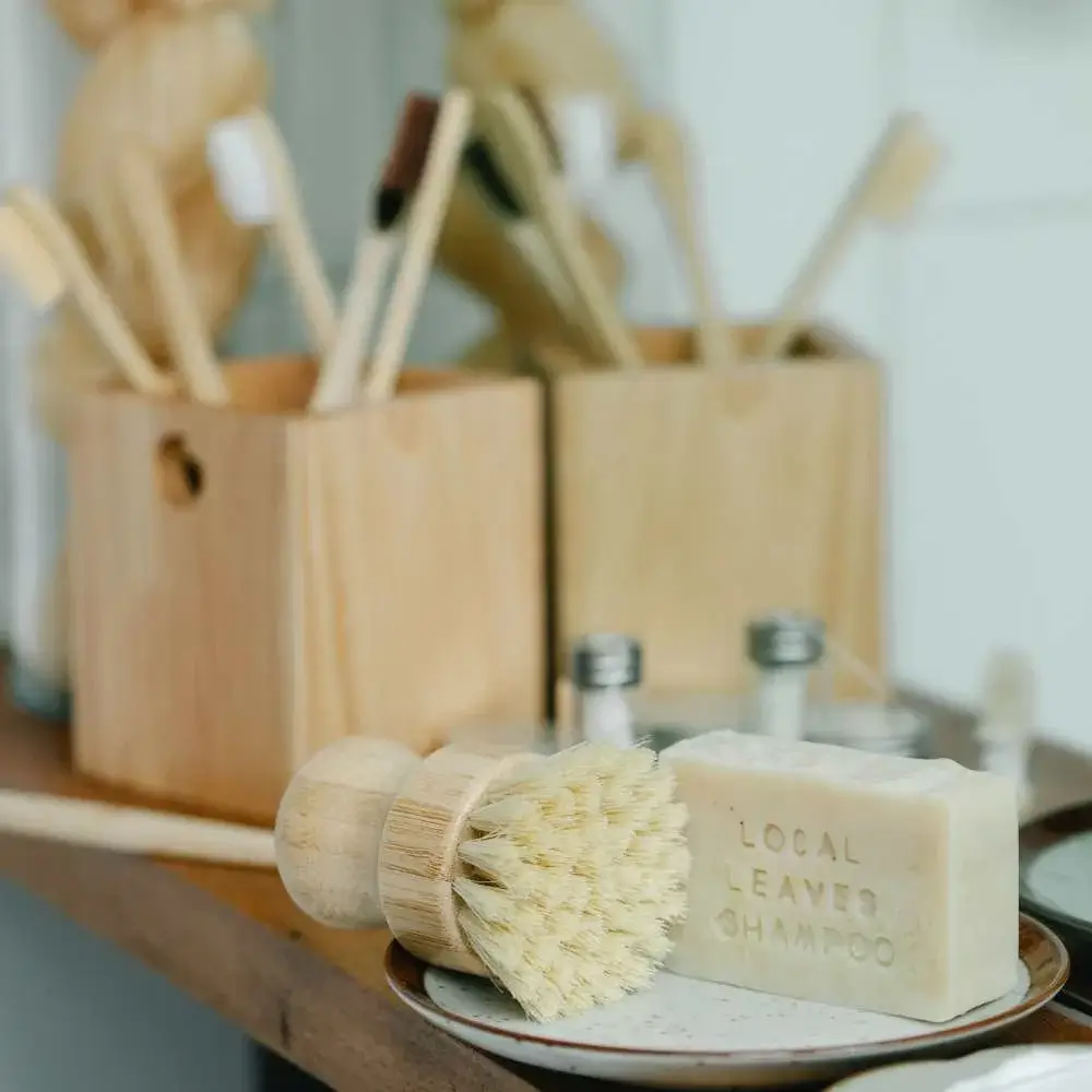 Handheld solid shampoo disk