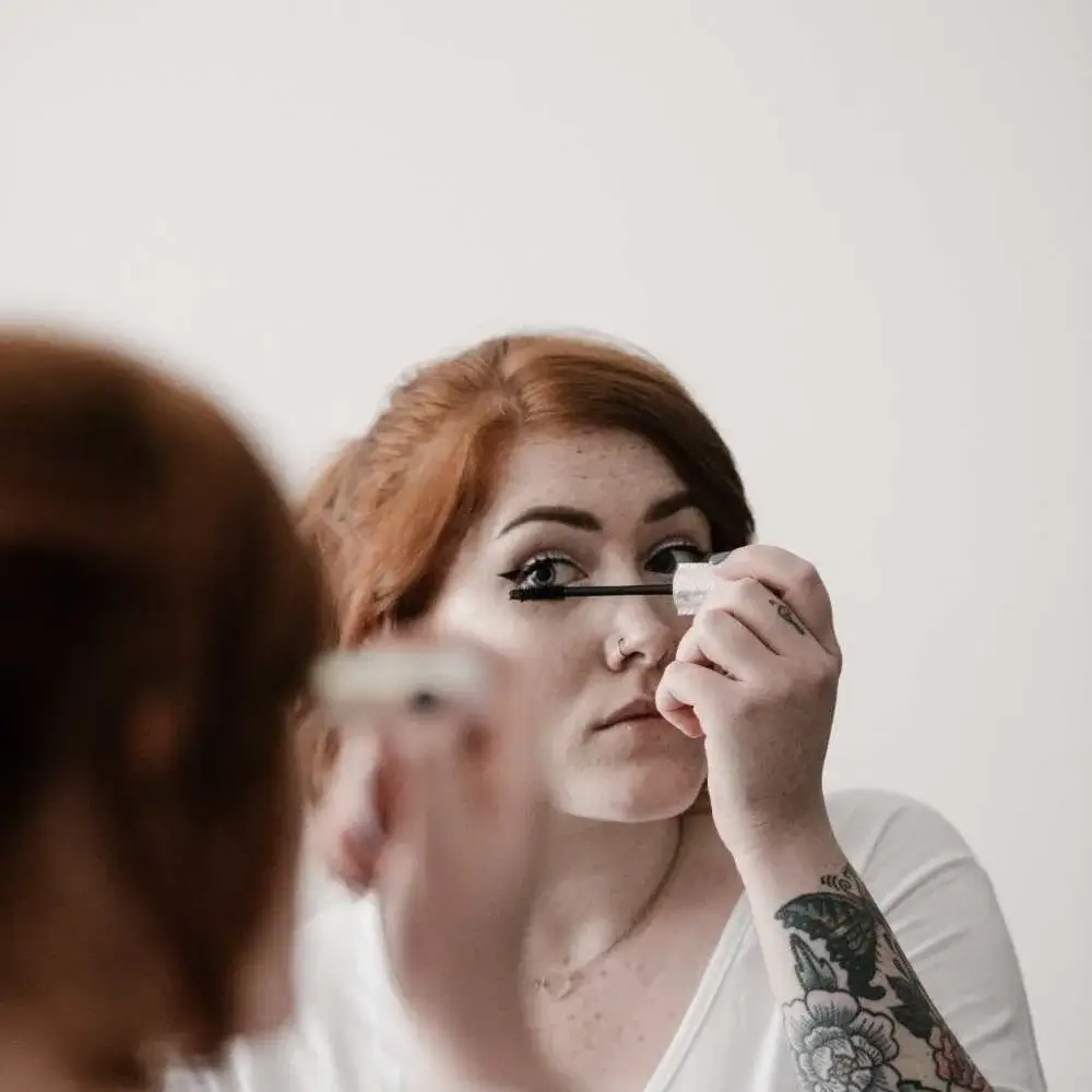 applying curling mascara, close-up