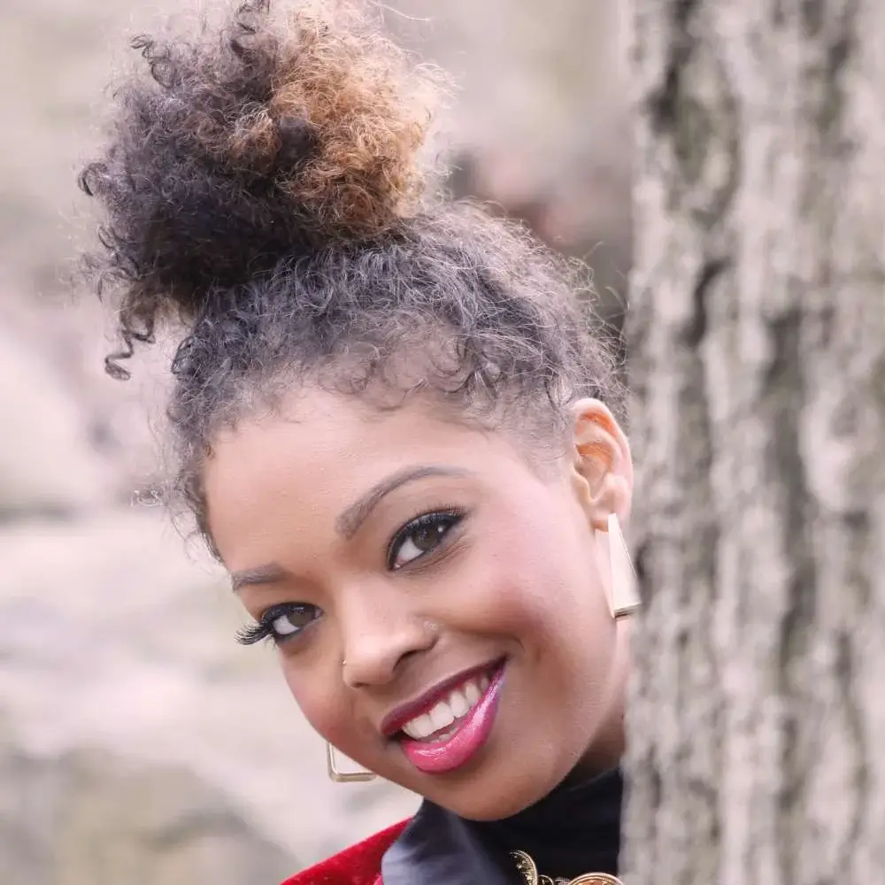 Woman showcasing her well-managed edges thanks to a top-notch edge control product