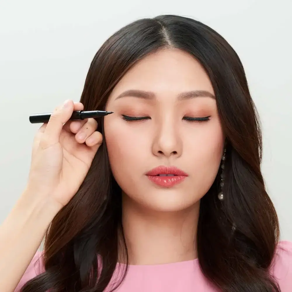 Applying sleek Korean Eyeliner