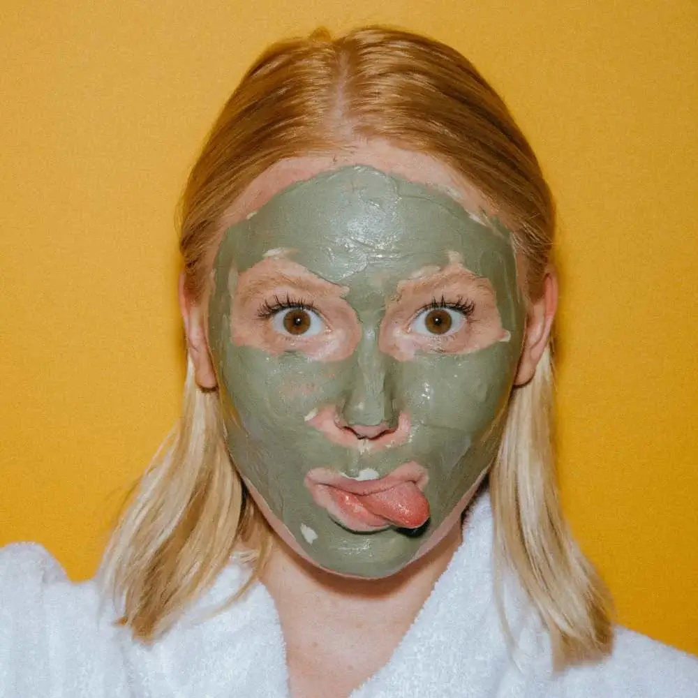 Clay mask combating acne