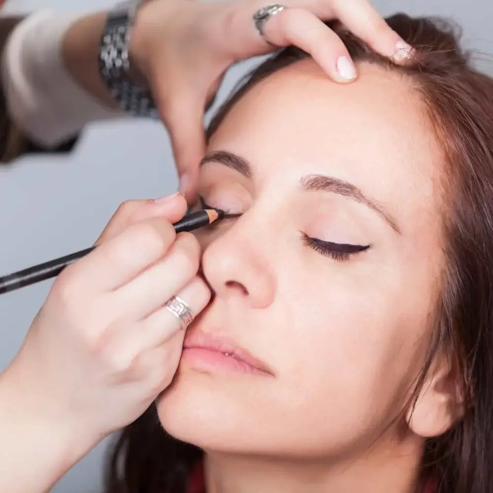 Step-by-step guide to applying nude eyeliner for a natural look