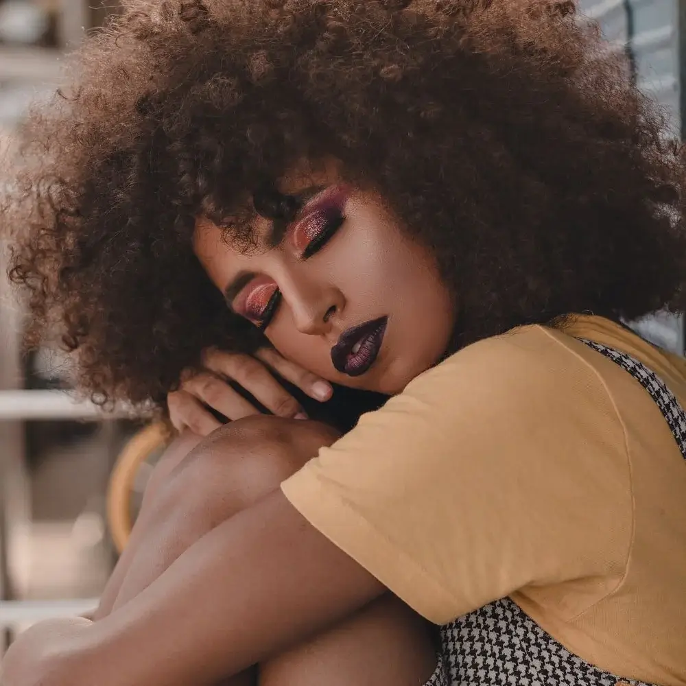 How does the texture and structure of African American hair affect the choice of dandruff shampoo?