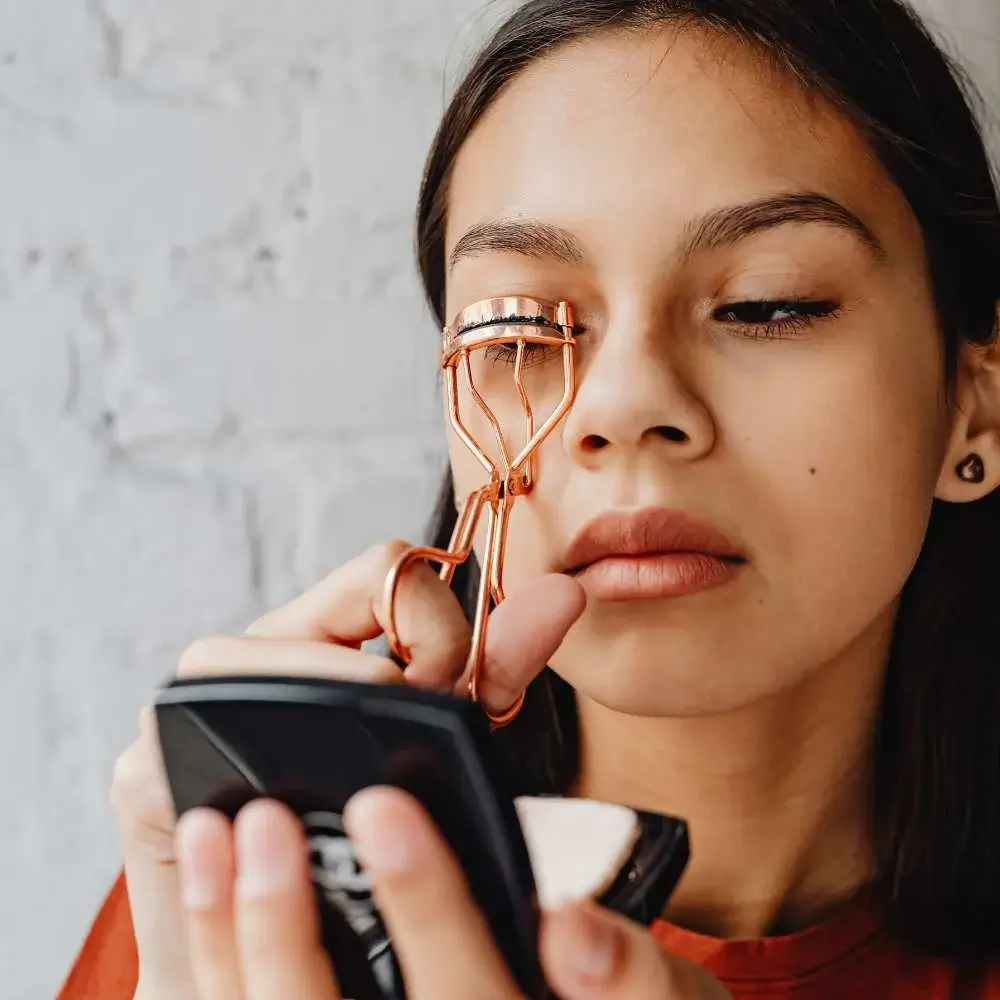 Professional-grade eyelash curler