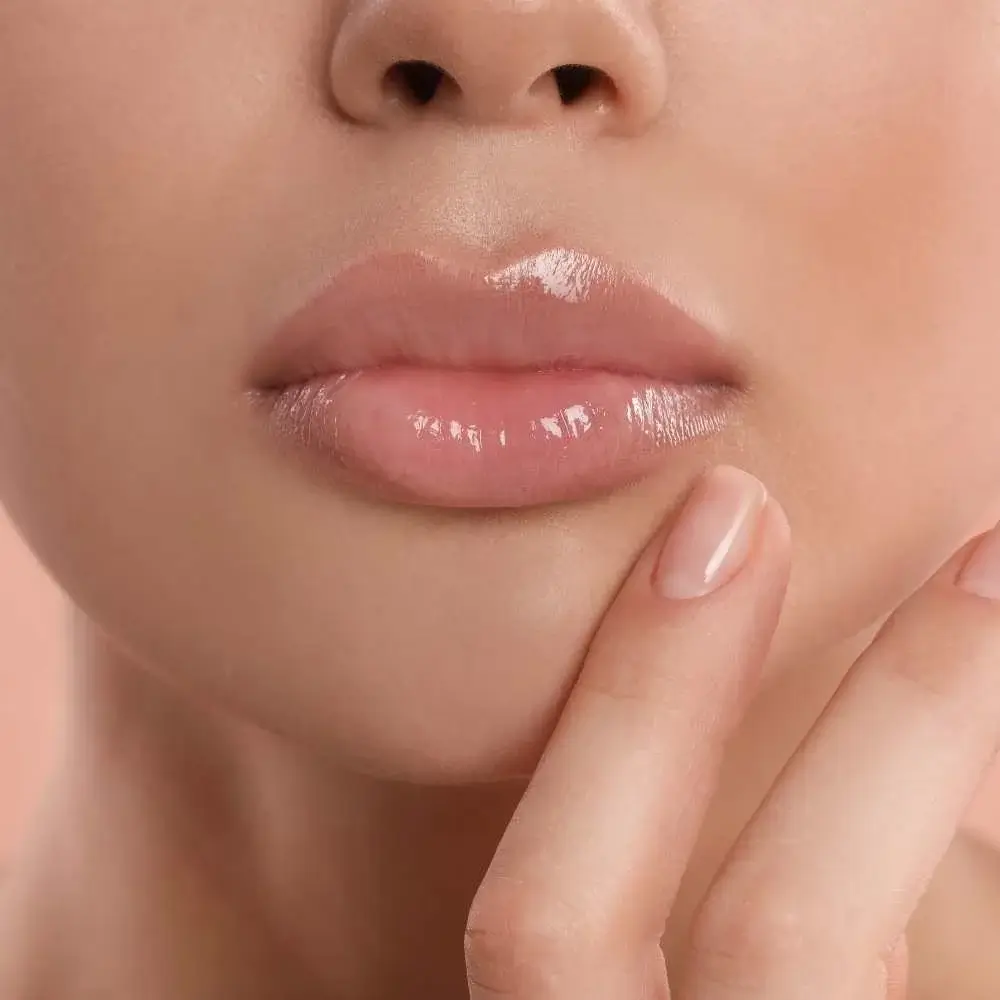 Pink plumper on lips