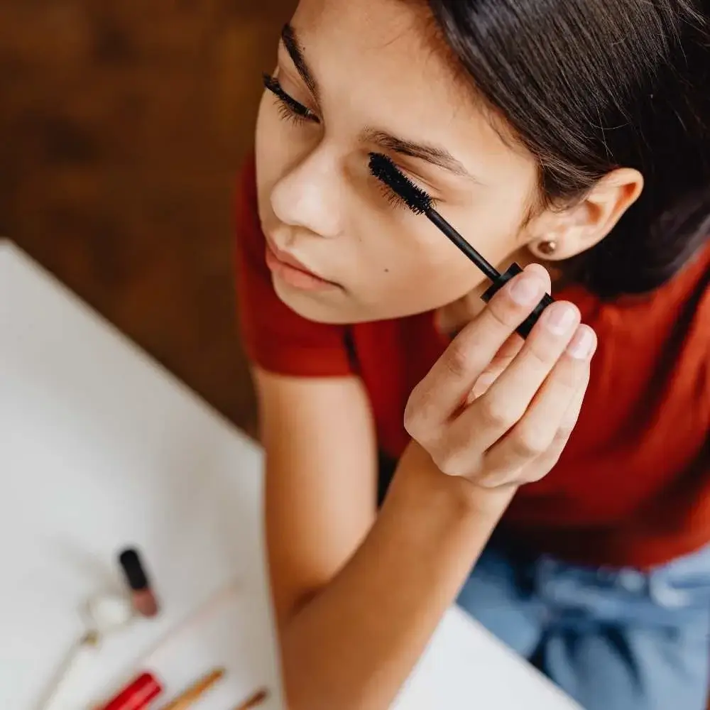 Applying perfect brown mascara