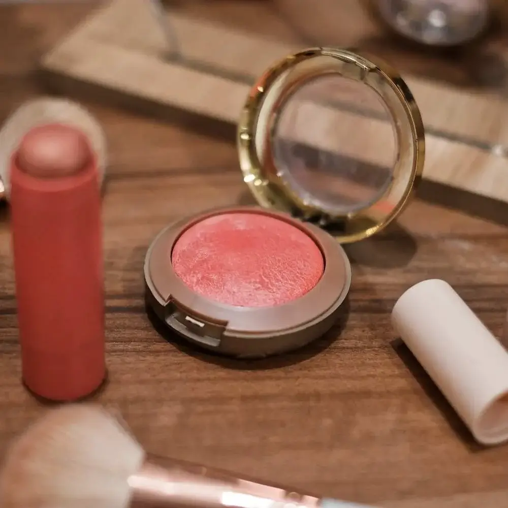 Blush enhancing cheekbones