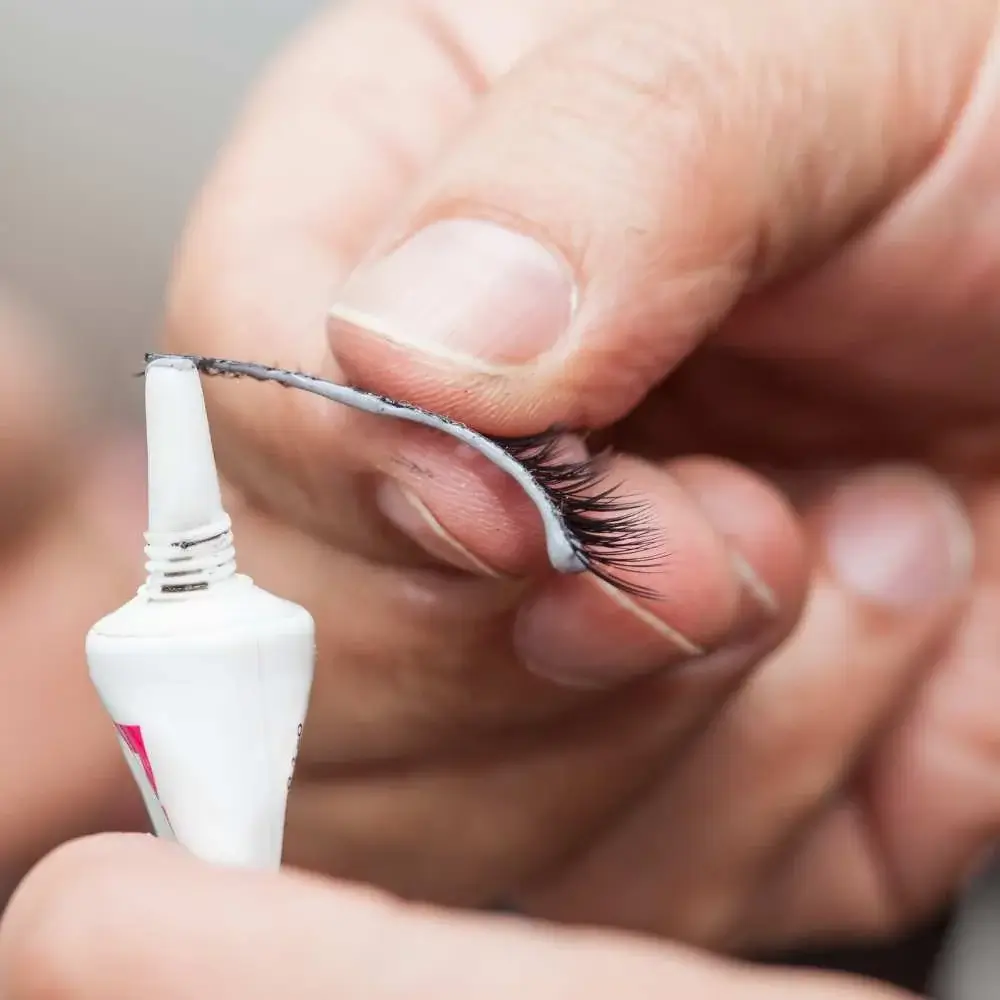 Applying best eyelash glue