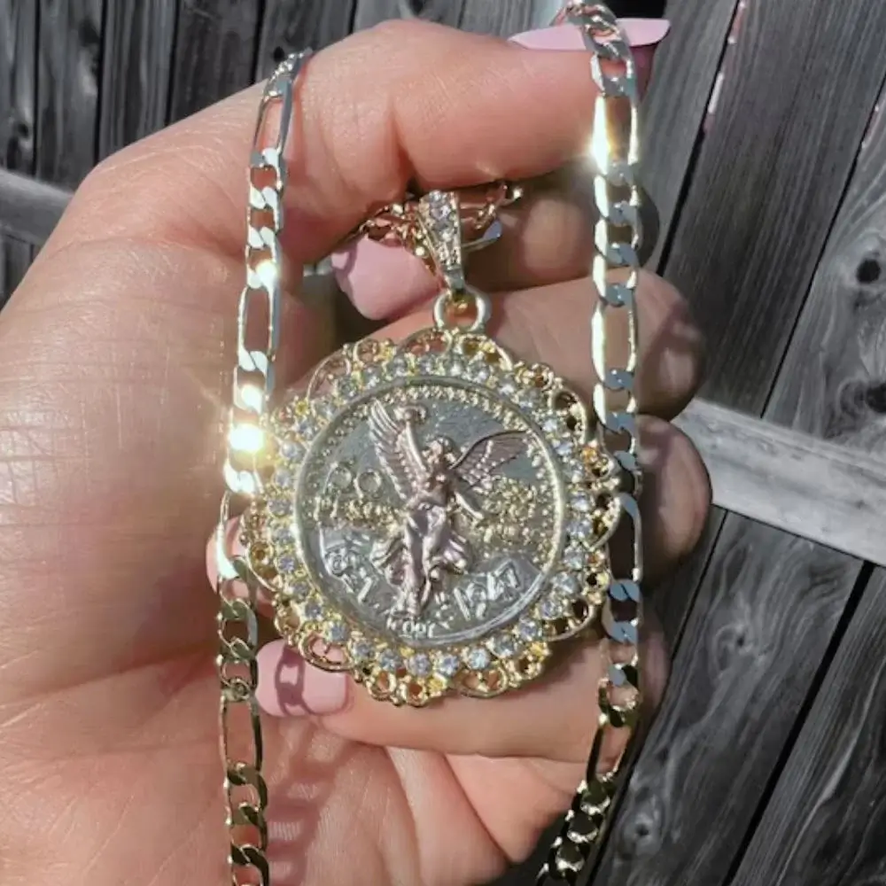 What does a Centenario necklace symbolize?