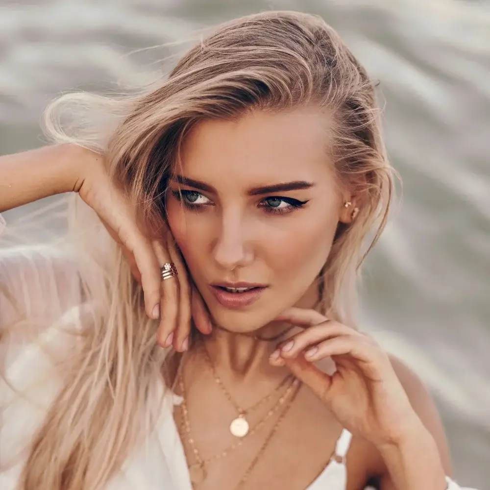What makes a necklace considered "indie"?