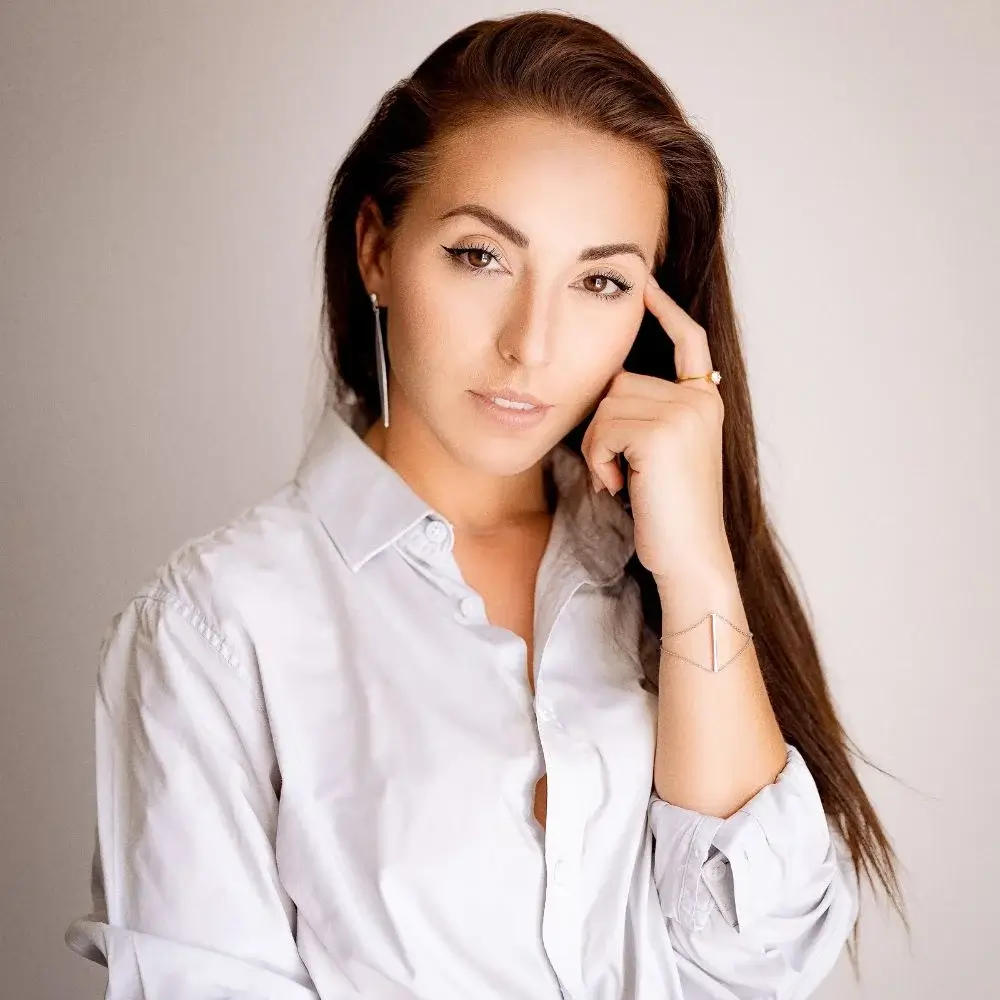 What are the benefits of waterproof jewelry?